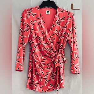 LADIES BRINK PINK TOP WITH BLACK & WHITE DESIGNS